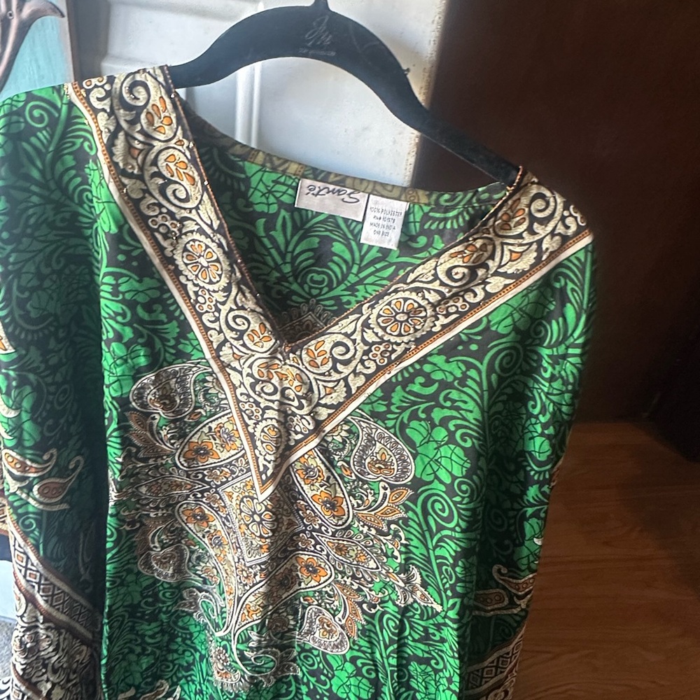 Embroidered V-Neck Green Paisley Tunic